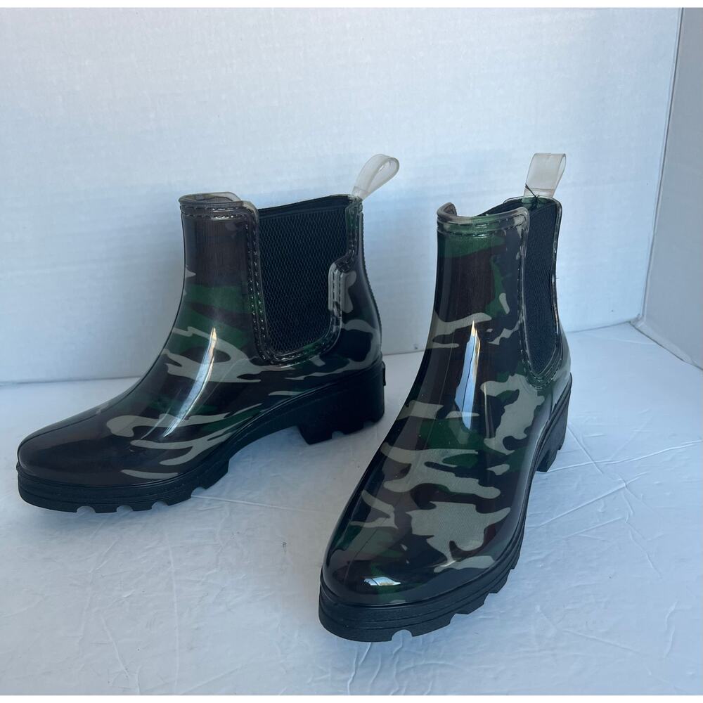 Seven7 Halifax Women's Green/Black Camo Chelsea Lug Sole Rain Ankle Boots Size 9